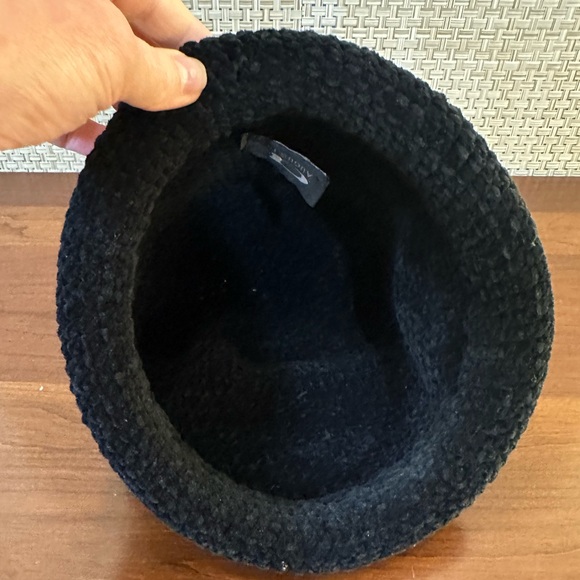 🌟HP🌟Black Chenille Knit Rolled Brim Cloche Hat with Bow by August Hats - Picture 6 of 8